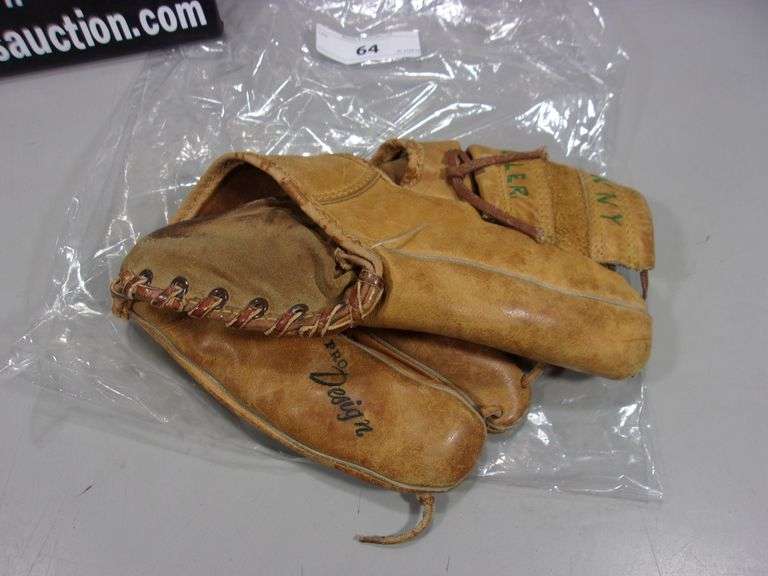 LARRY JACKSON 1950'S RAWLINGS BASEBALL GLOVE MADE IN USA, MODEL G250