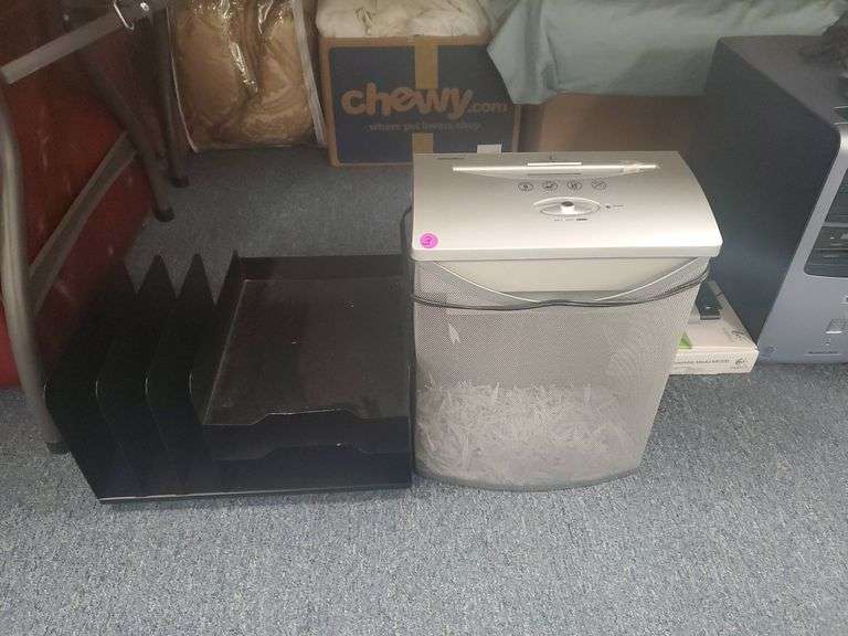 OfficeMax paper shredder and desk organizer BidAssets Online Auctions