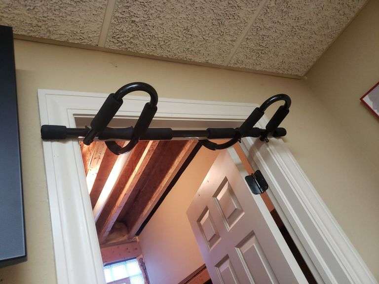 Doorway chin up bar. BidAssets Online Auctions