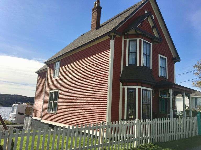 Wine tour of historic homes of Heart's Content Bartlett Auctions Inc.