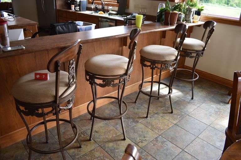4 Ashley Furniture Bar Height Chairs Bartkus Auctioneers