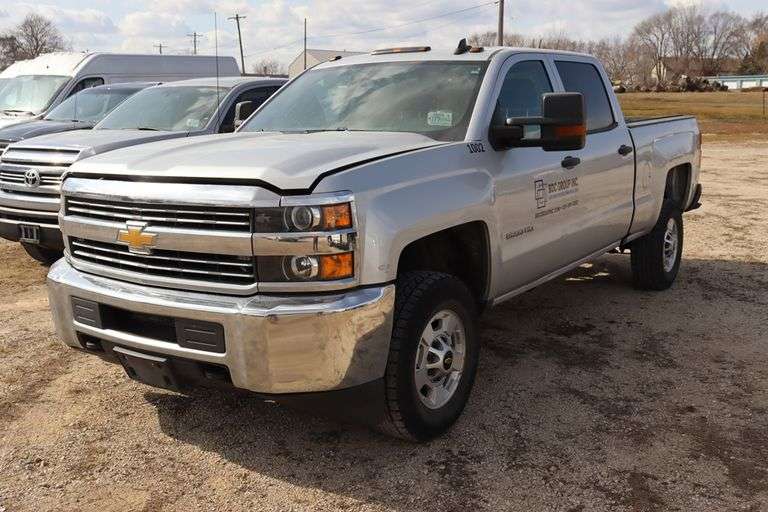 2017 Chevy 2500 HD Crew Cab truck, 4x4, 6.0 liter gas motor, 170,625