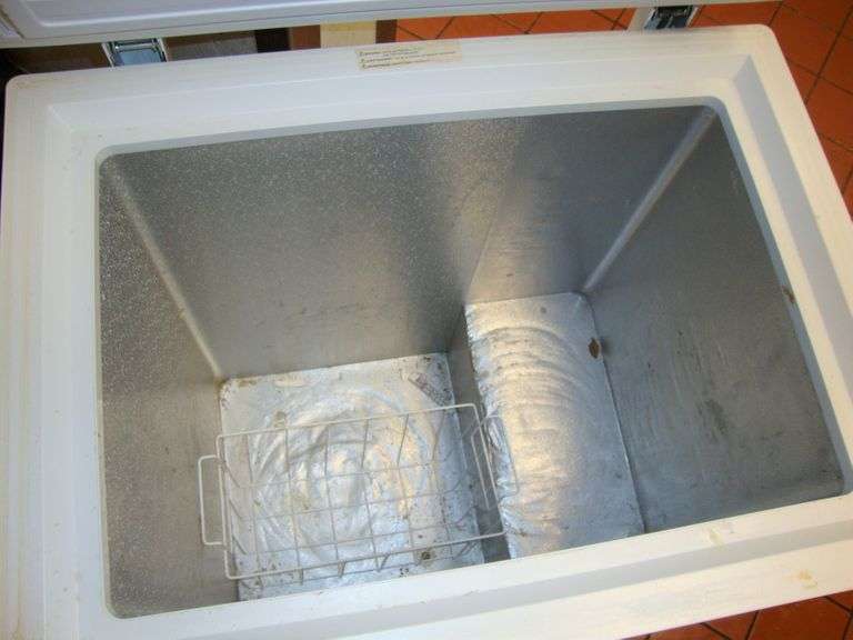 Hotpoint Spot Freezer, Model HHM5SMWW, approx. 28" x 22" x 34" tall