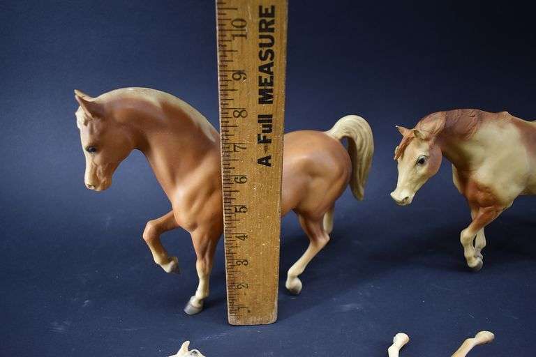 Assorted Breyers Horses BHD Auctions