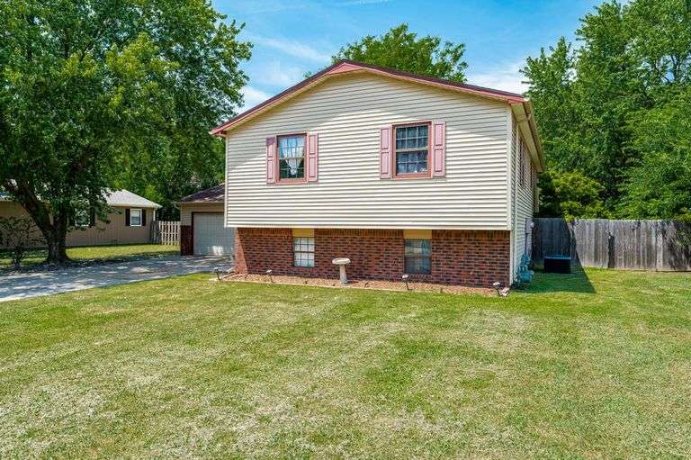 4324 E Norwood Lane Wichita, KS 67220 Turnkey Keller Williams