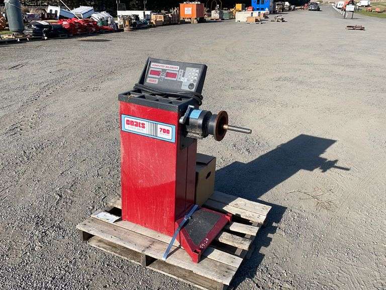 Coats 700 Wheel Balancer - Booker Auction Company