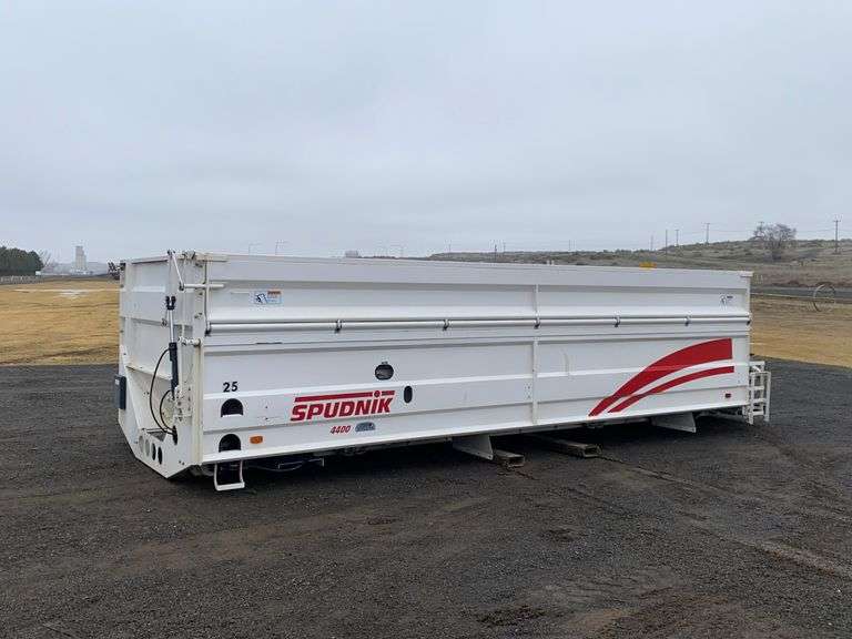 Spudnik 4400 Self Unloading Bed Booker Auction Company