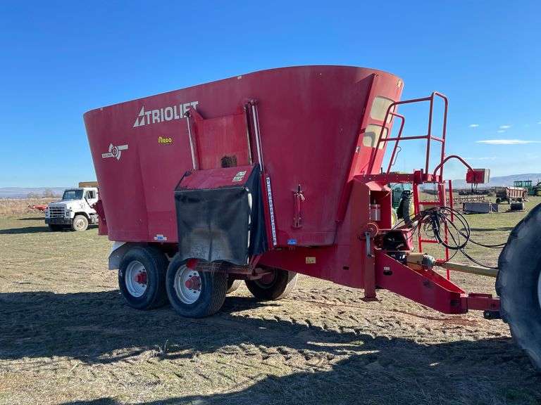 2007 Triolet Z2800 Mixer Wagon Booker Auction Company