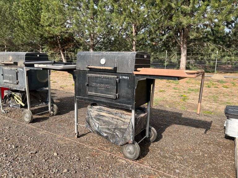 CharBroil Grill & 2 Side Folding Tables Booker Auction Company