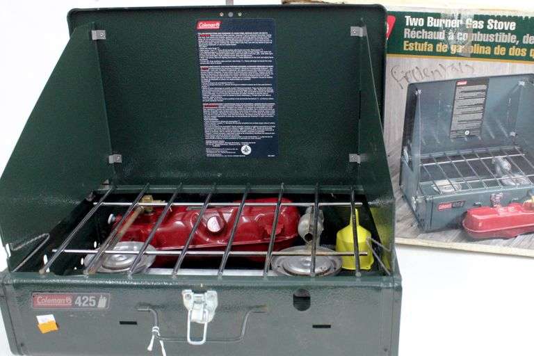 Coleman compact two burner gas powered camp stove . T4 U Bunting