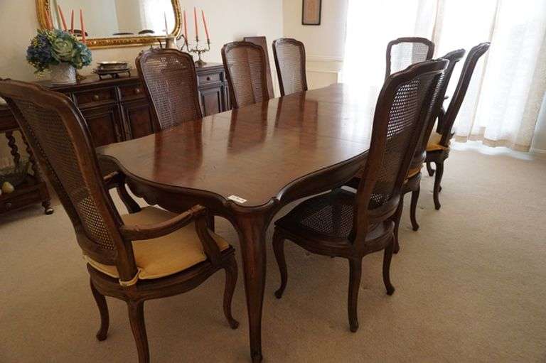 Henredon Dining Table & 8 Chairs Auctions