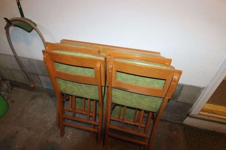 Wood Folding card table and 4 folding chairs. ByceAUCTION LTD. Ohio