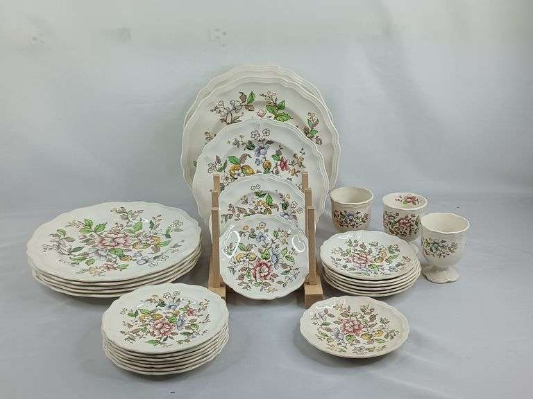 Royal Doulton, Dinner Set Colorado Premier Realty & Auction Services