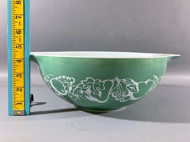 Vintage Pyrex 4 Qt Cinderella Salad Bowl Coastal Downsizing LLC
