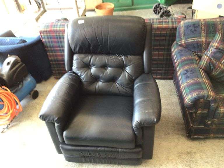 LAZY BOY RECLINER Currie Auction Service