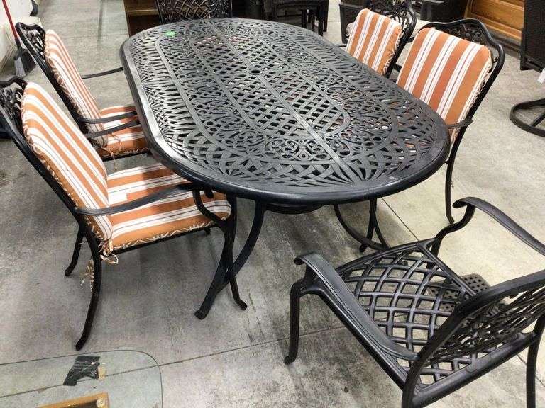 ALUMINUM PATIO TABLE W/ 6 CHAIRS Currie Auction Service