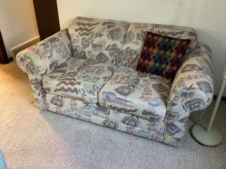 LOVESEAT Currie Auction Service
