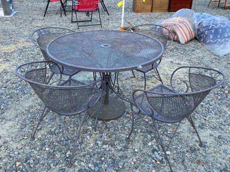5Pc Iron Outdoor Patio Table And Chairs Dixon's Auction at Crumpton