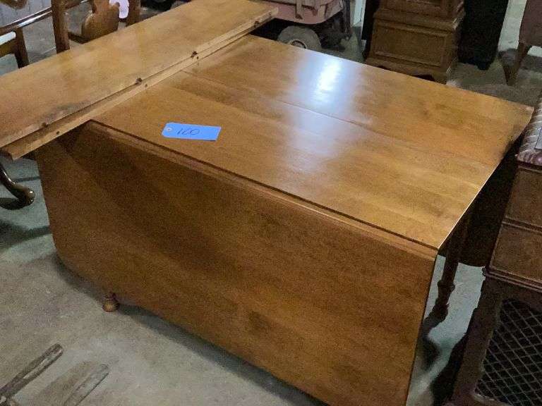 Tell City Drop leaf Table with 2 leafs Diamond G Auctioneers