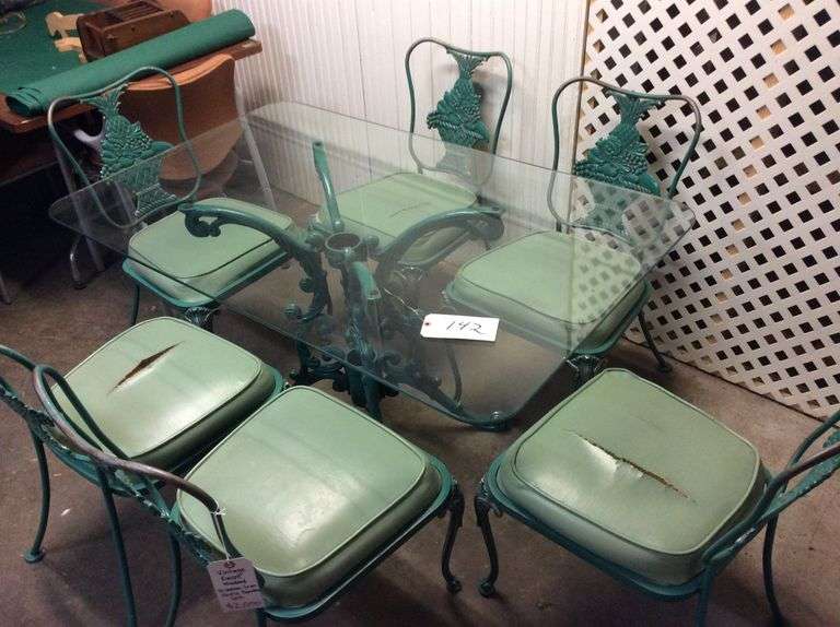 Vintage Russell Woodard Trianon Iron Patio Table. 52 x 32, 6 Chairs