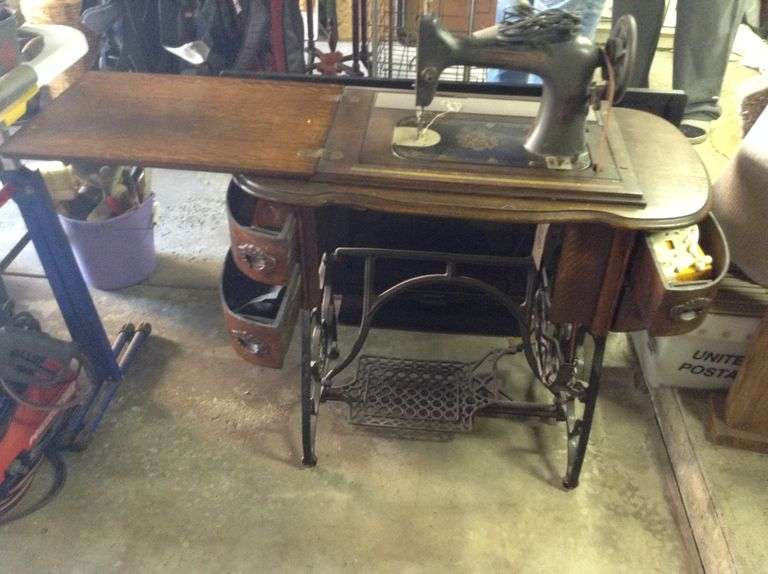 Standard Rotary Sewing Machine in with Contents Duck Soup