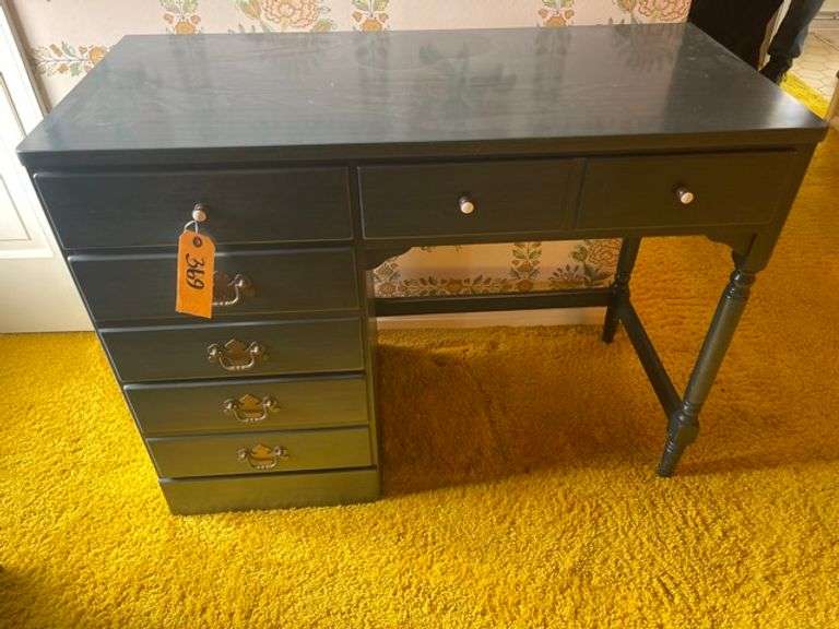 Ethan Allen 4 drawer desk • Second Floor Duck Soup Auctions