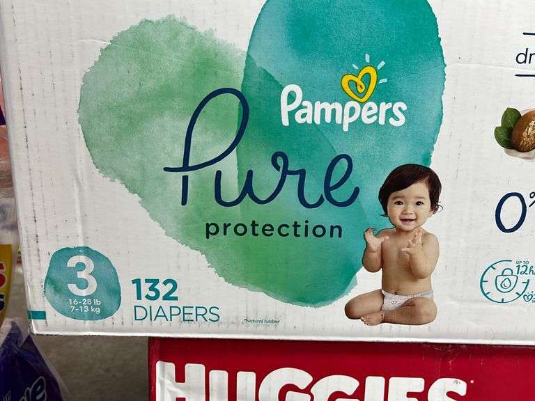 (4) BOXES OF DIAPERS SIZE 3 Earl's Auction Company