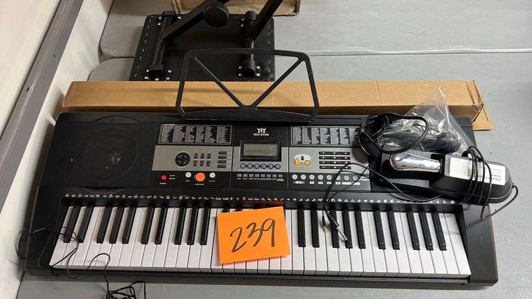 MUSTAR KEYBOARD, SEAT, & ACCESSORIES - Earl's Auction Company