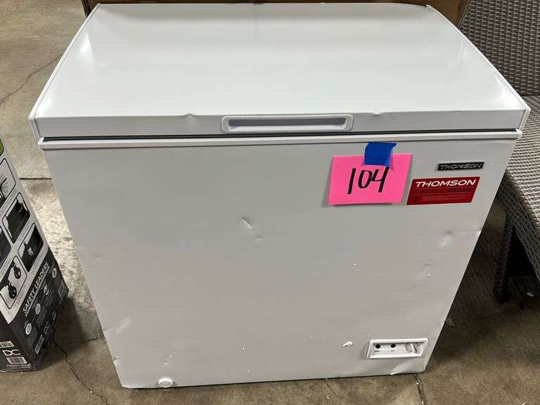 THOMSON 5.0CU FT WHITE CHEST FREEZER Earl's Auction Company