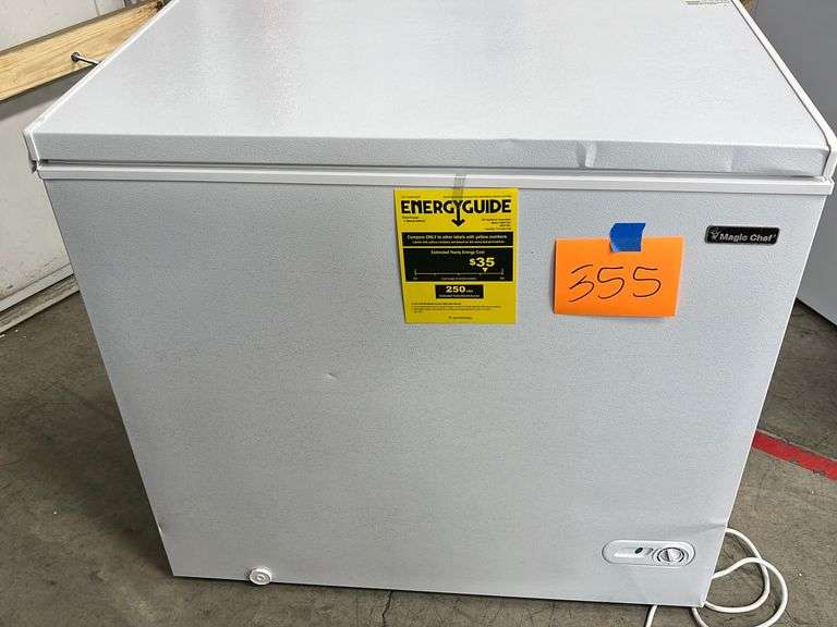MAGIC CHEF 7.0CU FT WHITE CHEST FREEZER Earl's Auction Company