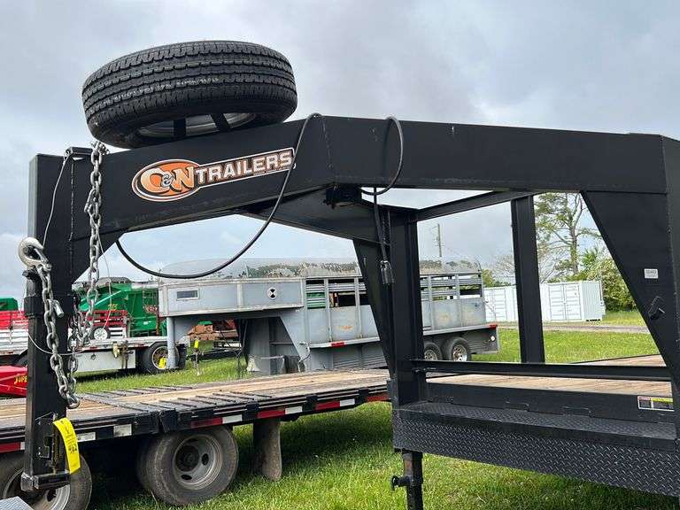 2023 C&W TRAILERS 24' GN FLATBED TRAILER EK Auctioneers LLC
