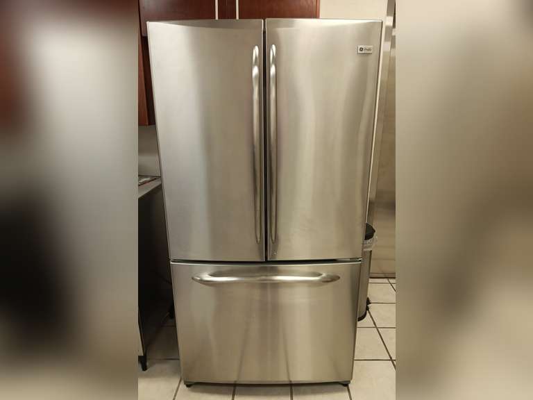 GE Profile Refrigerator/Freezer, Does Work ELCO Auctions