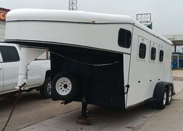 1999 24' Bruton Easy Pull 3 Horse Slant Gooseneck Trailer w/ Changing