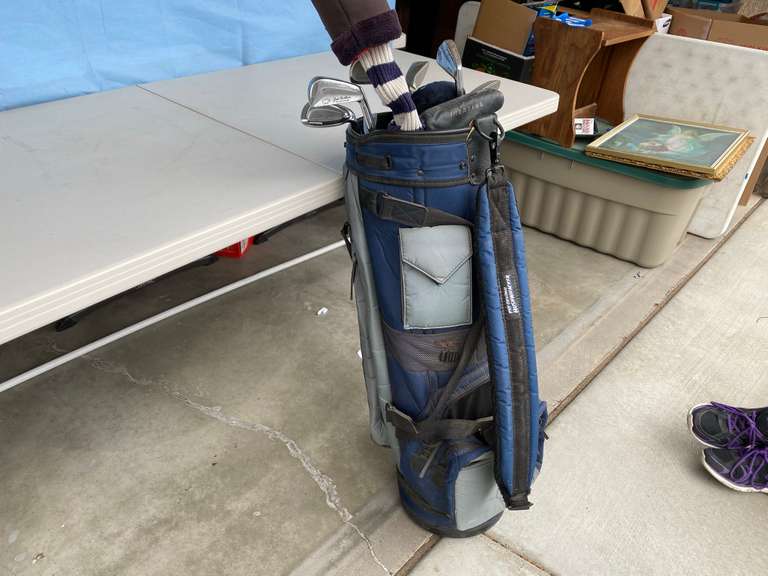 Belding Sports Golf Bag with Assortment of Golf Sticks Estate Details
