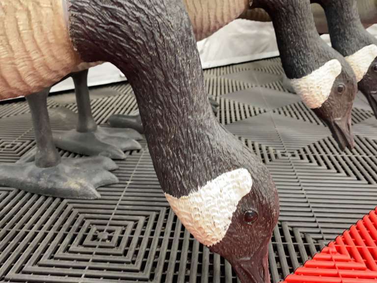 (6) Big Foot Goose Decoys Feeders Down Estate Details