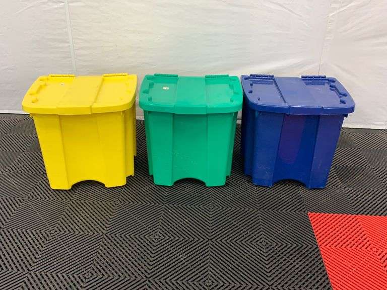 (3) Suncast Stackable Plastic Bins With Lids Estate Details