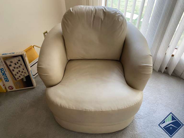 Broyhill Leather Swivel Chair With Pillows Estate Details