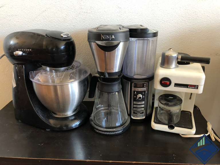 Hamilton Beach Stand Mixer With Pouring Shield and 3 Attachments, New