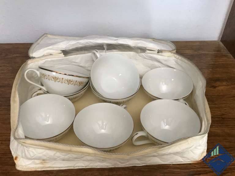 8 Imperial Gold 504 Sheffield Fine China / Japan Tea Cups Estate