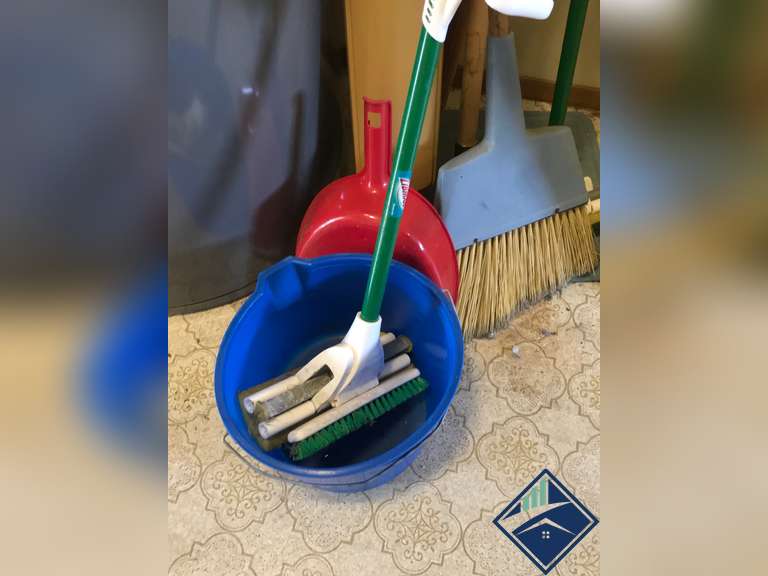 Hoover Quick Broom & Cleaning Estate Details