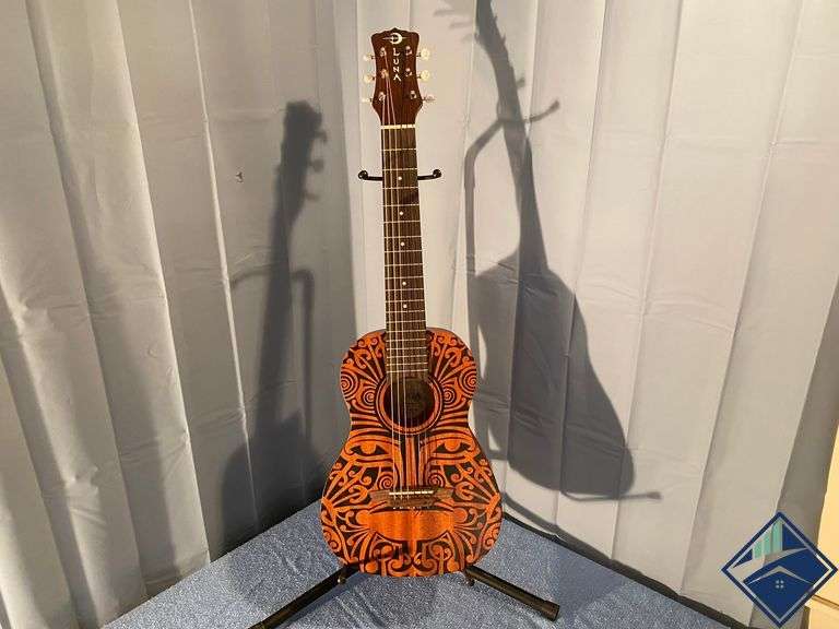 LUNA UKULELE/GUITARLELE WITH CASE Estate Details