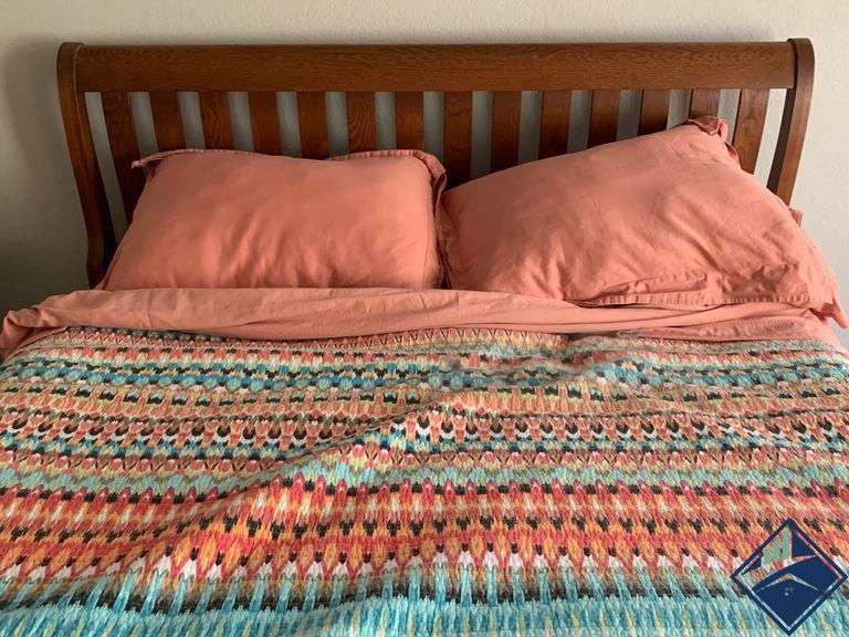 Oak Slatted Sleigh Bed with Queen Mattress/Boxspring & Bedding Estate Details