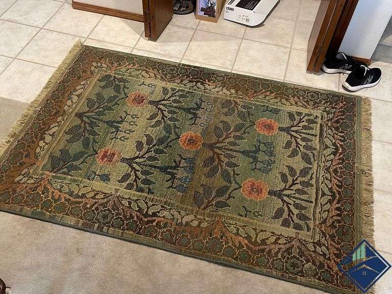 Bombay Made in Egypt 4'6" x 6'9" Rug Estate Details