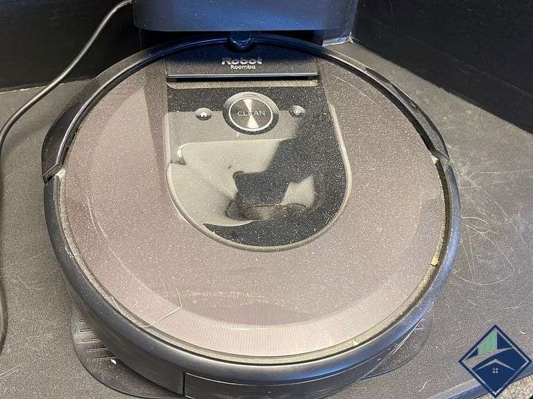 Roomba Robot Vacuum with Docking Station Estate Details