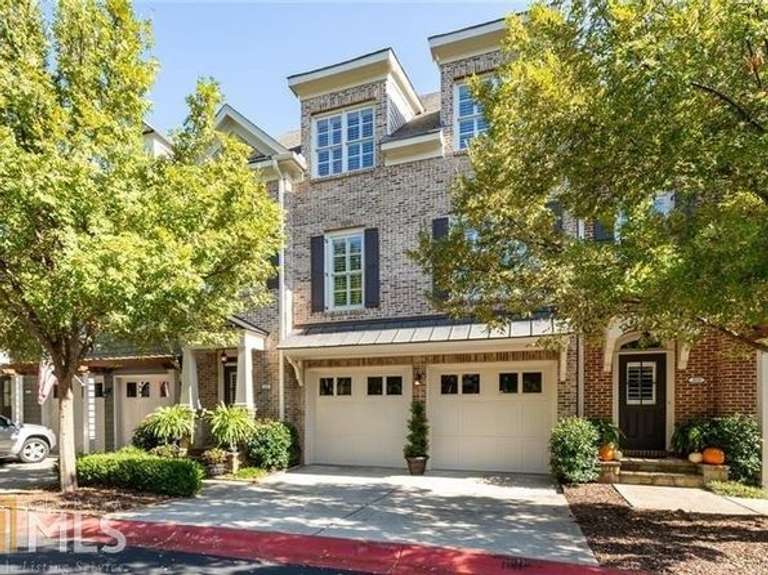 Certified Estate Sales Luxury Townhouse in Kennesaw! Certified Estate