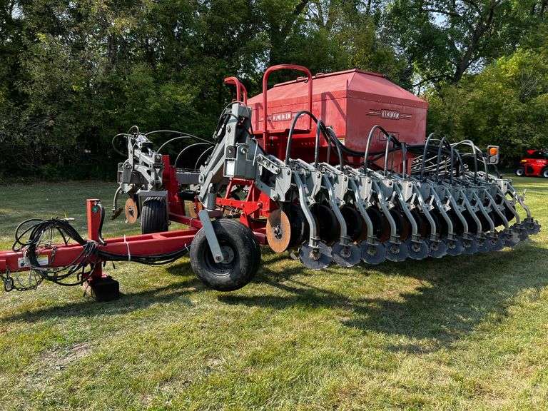 Hiniker 4836 Air Seeder, 40’ Working Width, 15” Spacing, Front Fold