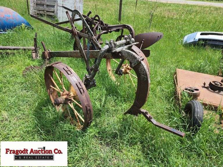 International McCormick 1 Bottom Pull Type Sub Soiler with Lead Coulter