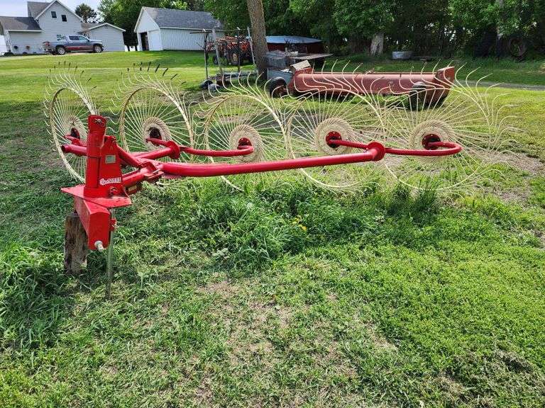 Enorossi 3pt Mounted Wheel Rake, 5 Wheels, Used Very Little Fragodt