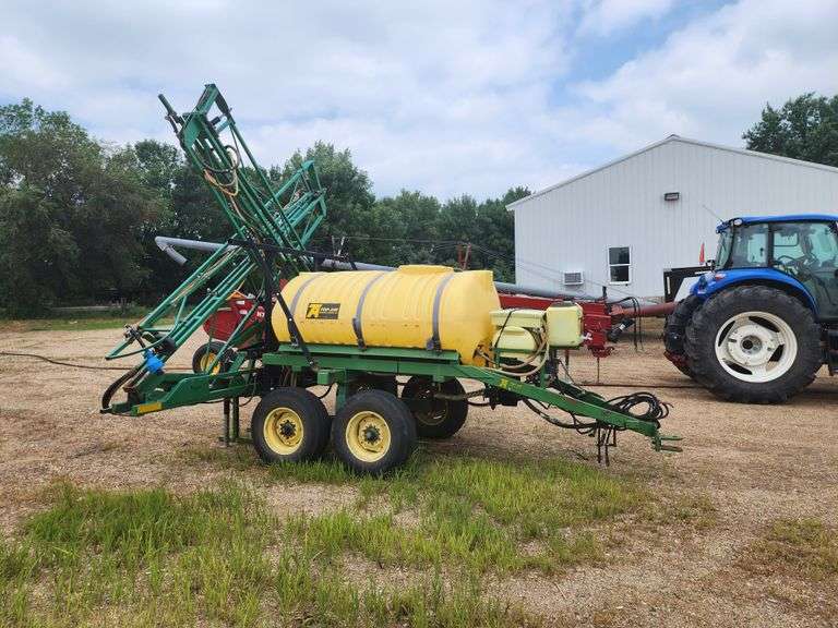 Top Air Pull Type Sprayer, 60’ Hydraulic Folding Booms, 500 Gallon Poly