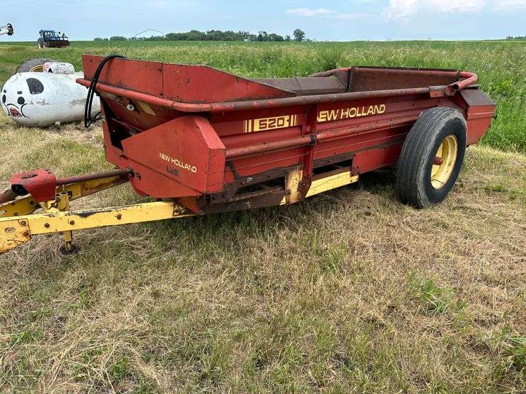 New Holland 520 Manure Spreader, Unknown Working Condition, Needs Tires